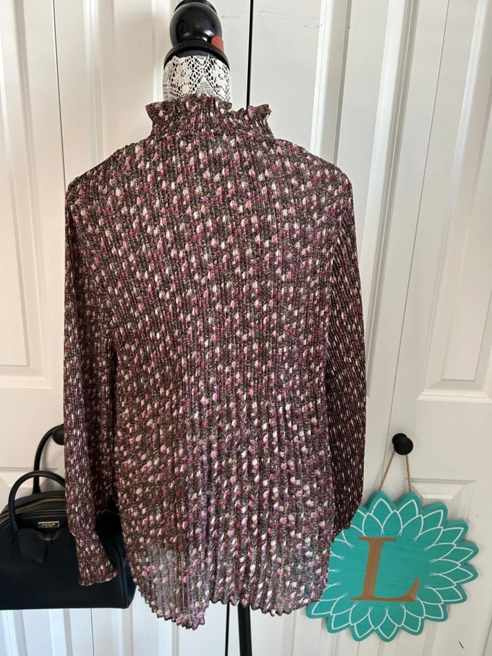 Cabi Knife Pleate Blouse #3952 Size M - Picture 6 of 10